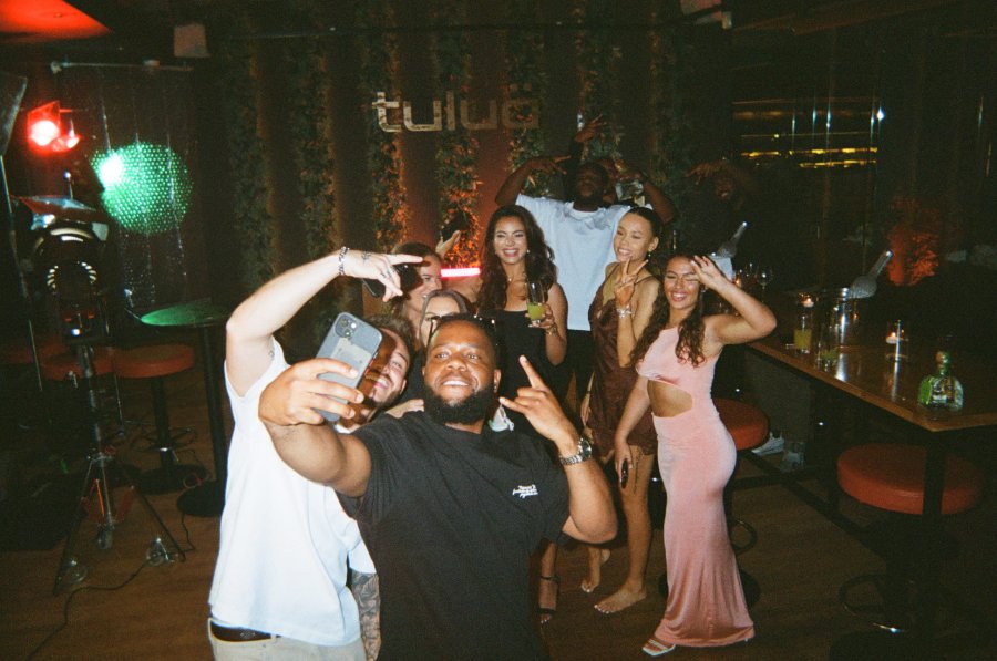 A vibe on set — Tulua